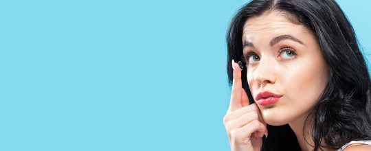 Наращивание ресниц с линзами: стоит ли проводить процедуру?